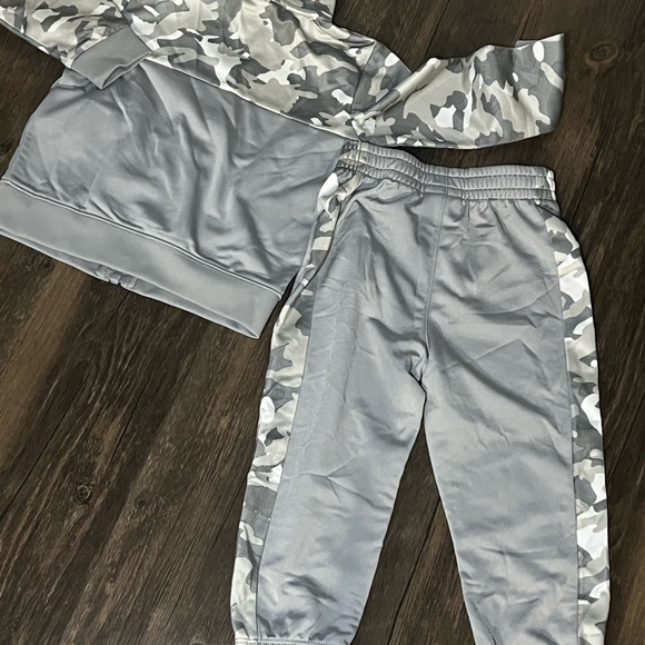 Nike Toddler Boy Multi-Color Hoodie and Jogger Collection - Picture 7 of 11